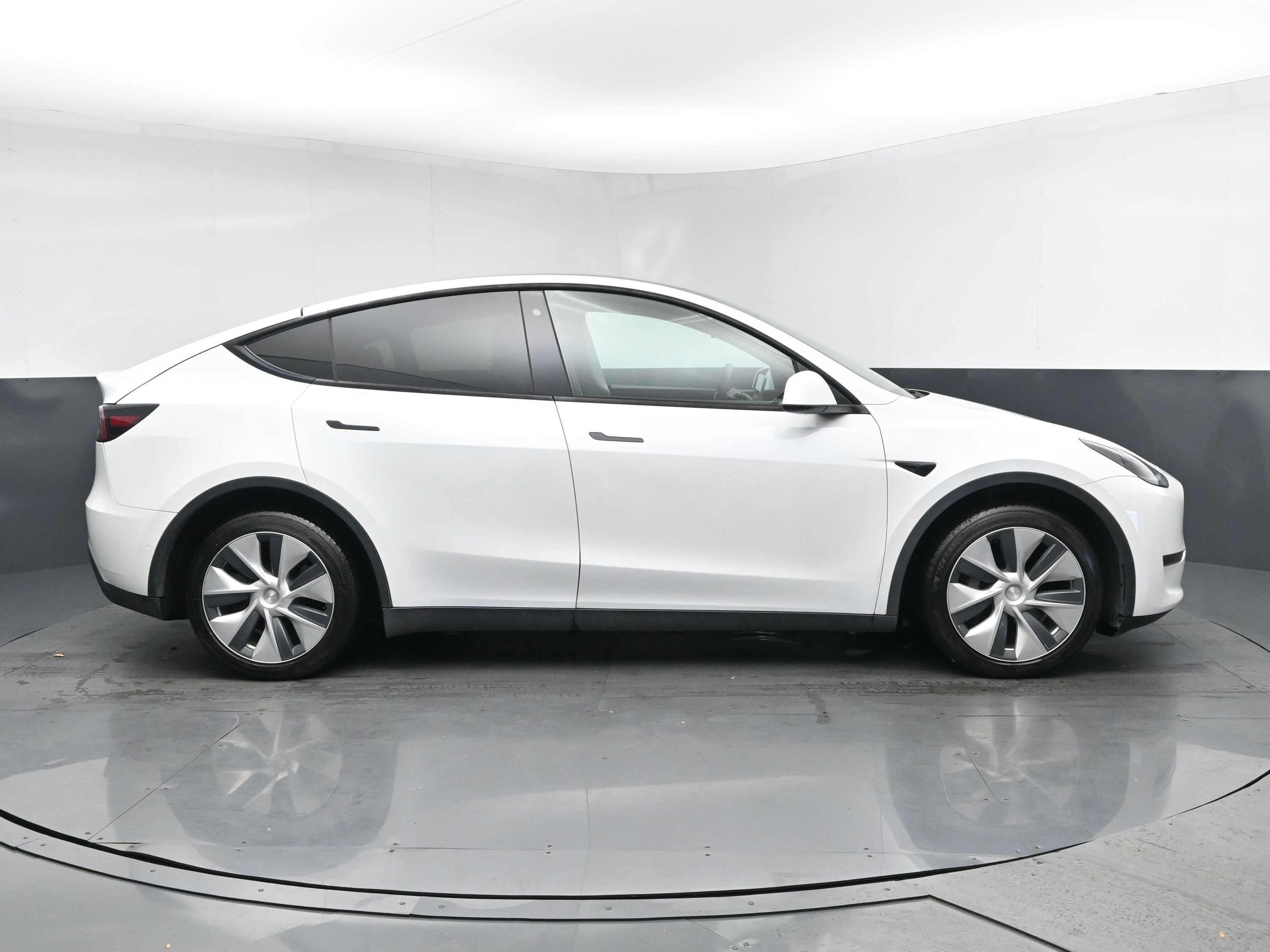 2020 Tesla Model Y Long Range photo 3