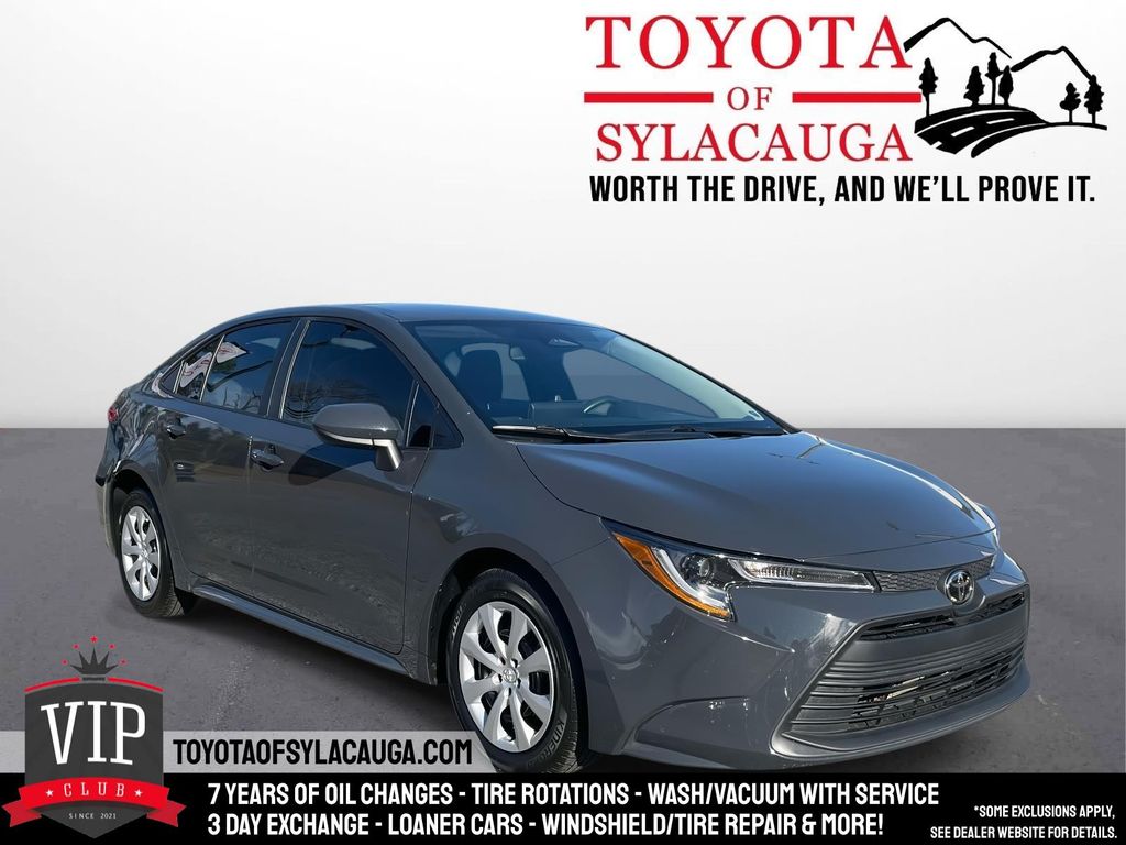 2024 Toyota Corolla LE's photo