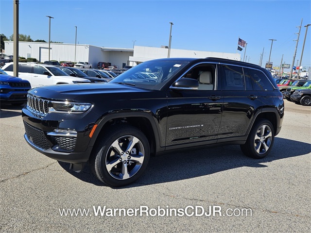 2025 Jeep Grand Cherokee Limited photo 3