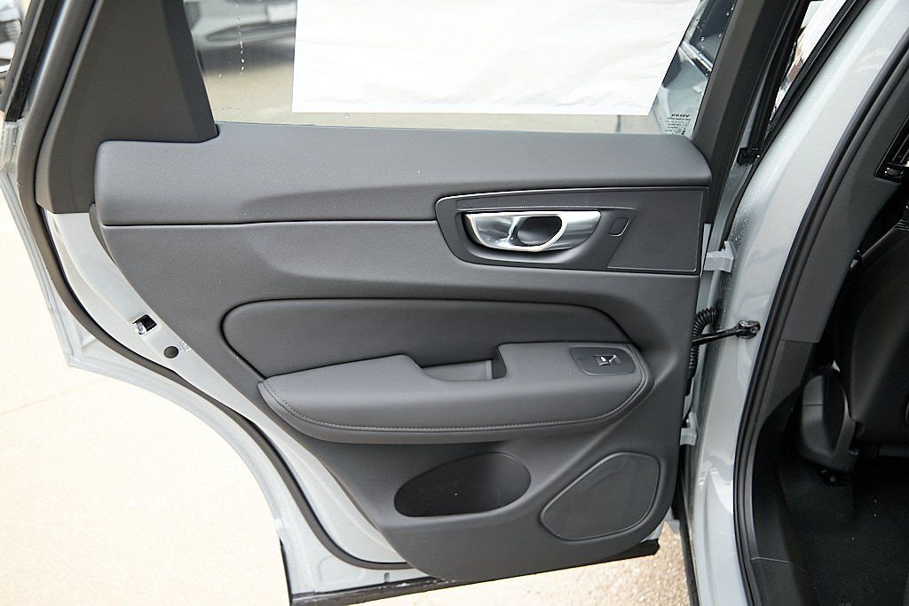 2026 VOLVO XC60 - Image 18