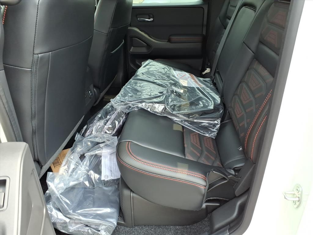 2025 Nissan Frontier Crew Cab PRO-4X photo 11