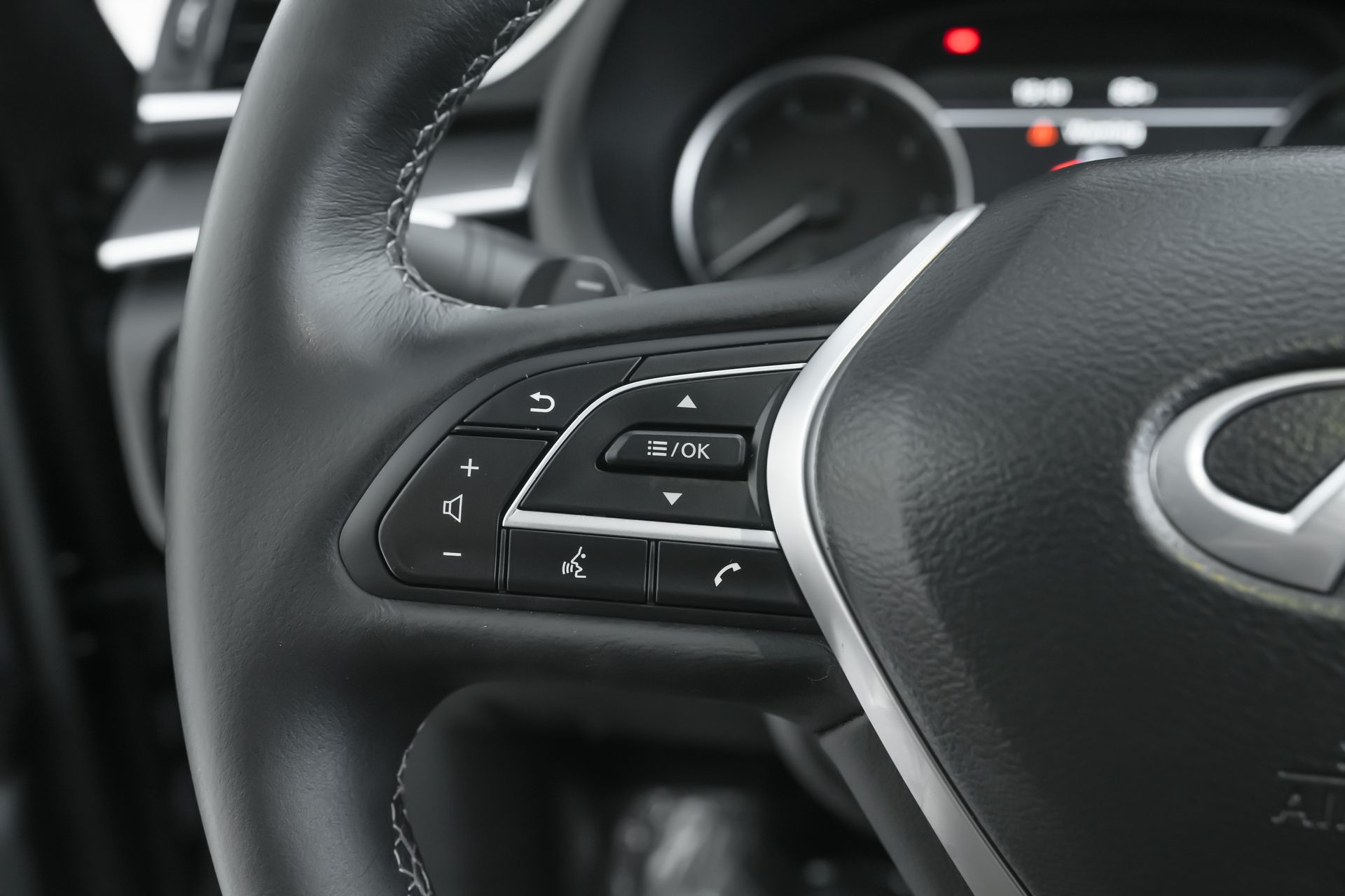 2025 Infiniti QX50 Luxe AWD photo 14