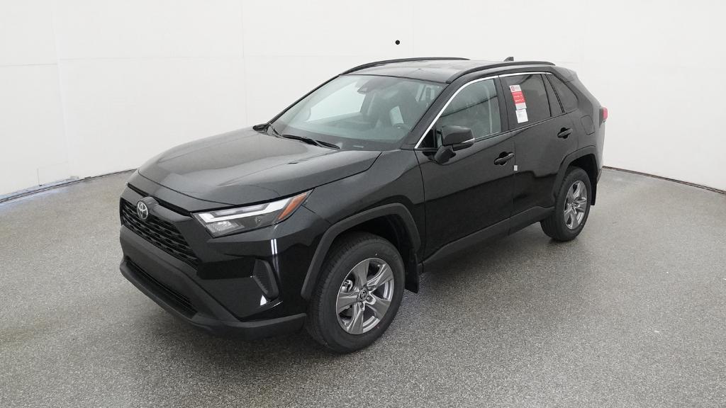 2025 Toyota RAV4 XLE's photo