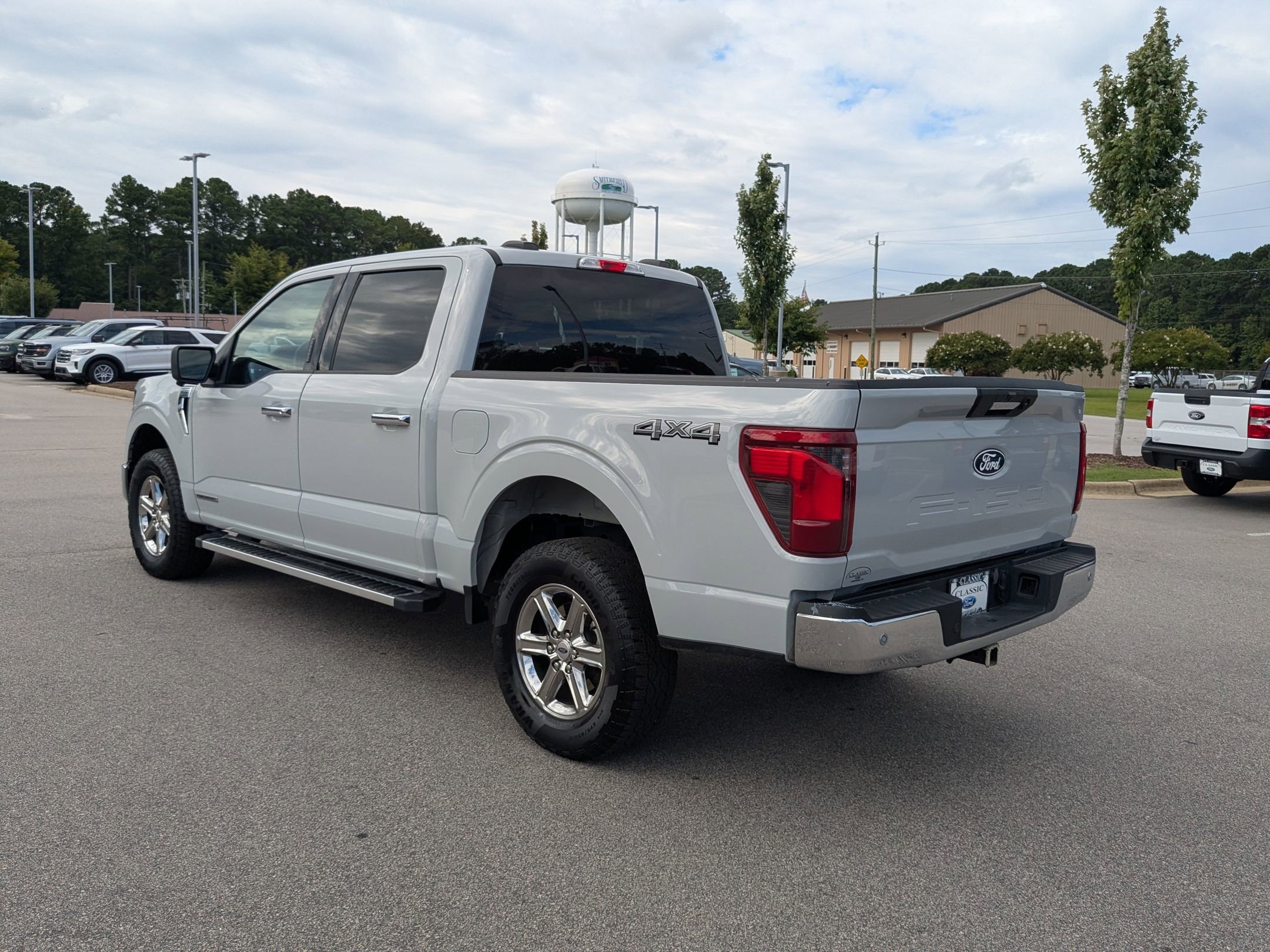 2024 Ford F-150 XLT photo 9