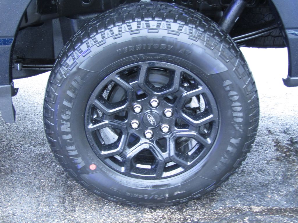 2025 Ford F-150 XLT photo 4