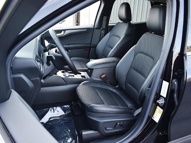 2025 Ford Escape Plug-In Hybrid photo 2