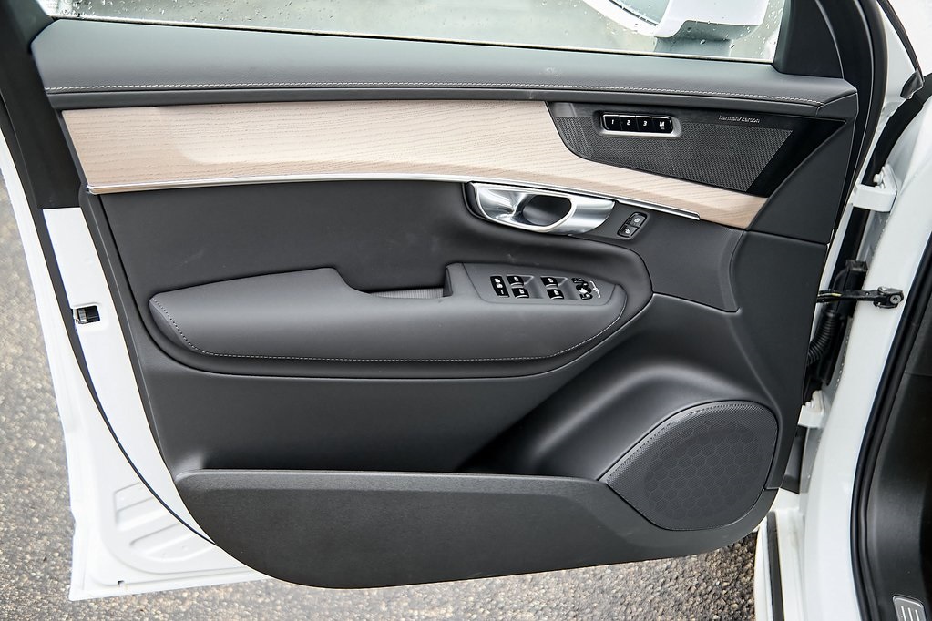 2025 VOLVO XC90 - Image 9