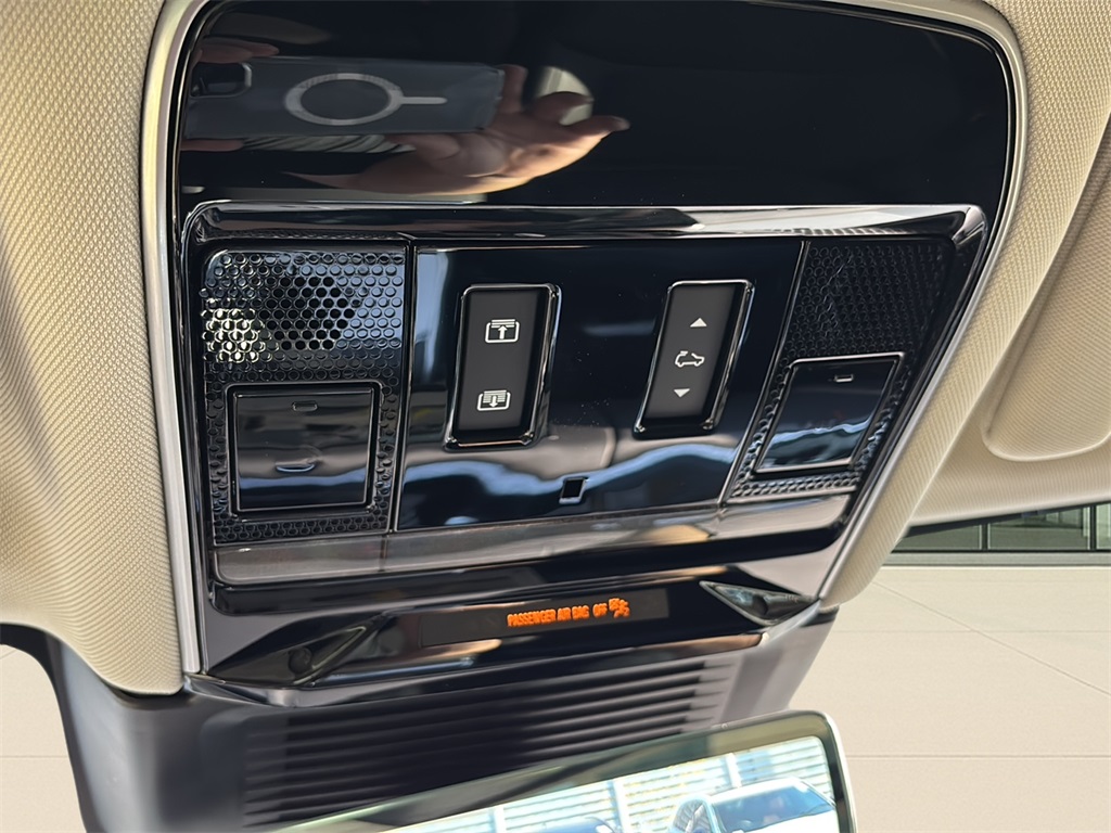 2025 Land Rover Range Rover SE photo 28