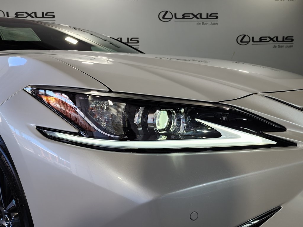 2024 Lexus ES 300h Premium photo 5