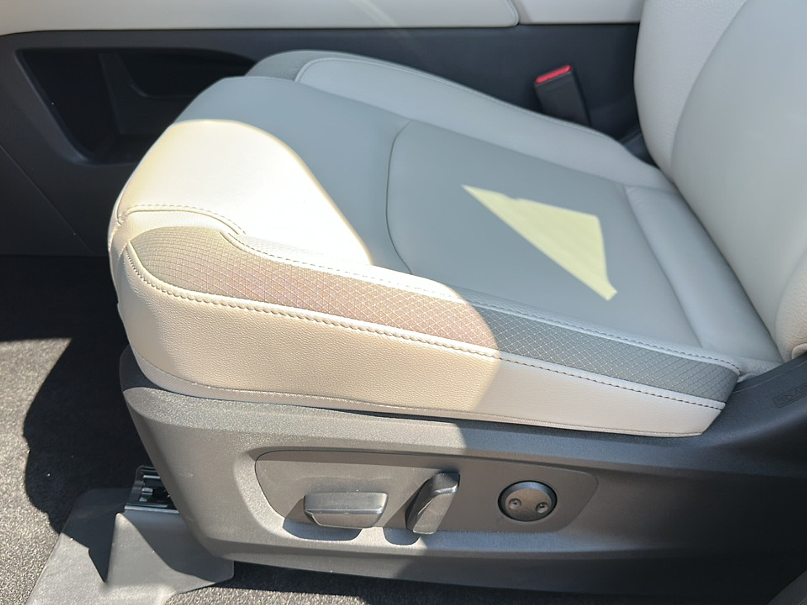 2025 Nissan Pathfinder SL photo 4