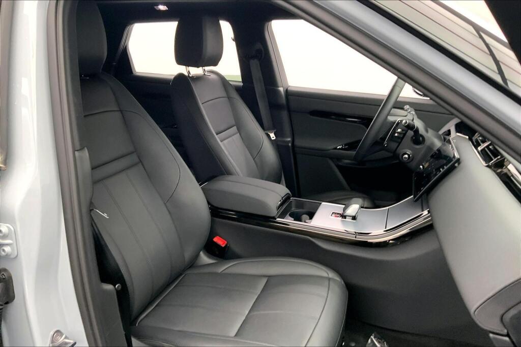 2025 Land Rover Range Rover Evoque S photo 4