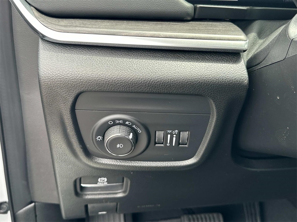 2025 Jeep Grand Cherokee Overland photo 10