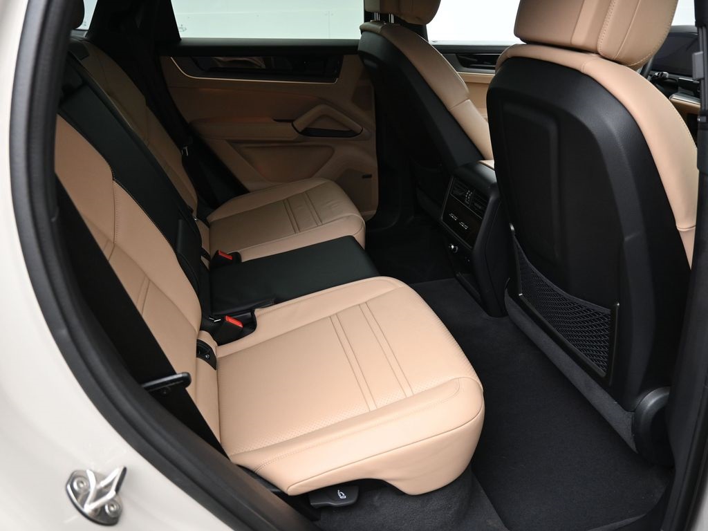 2024 Porsche Cayenne Coupe Base photo 7