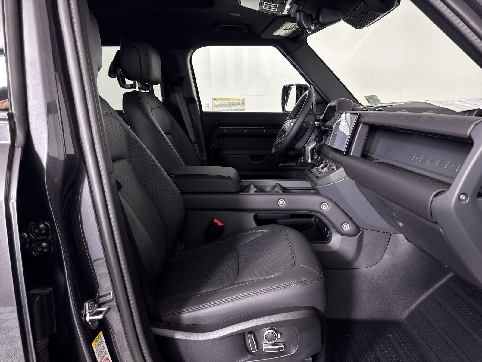 2025 Land Rover Defender 130 S photo 30