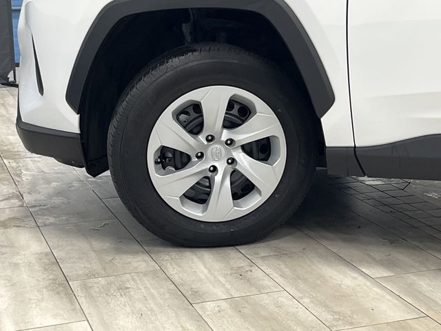 2023 Toyota RAV4 LE photo 16