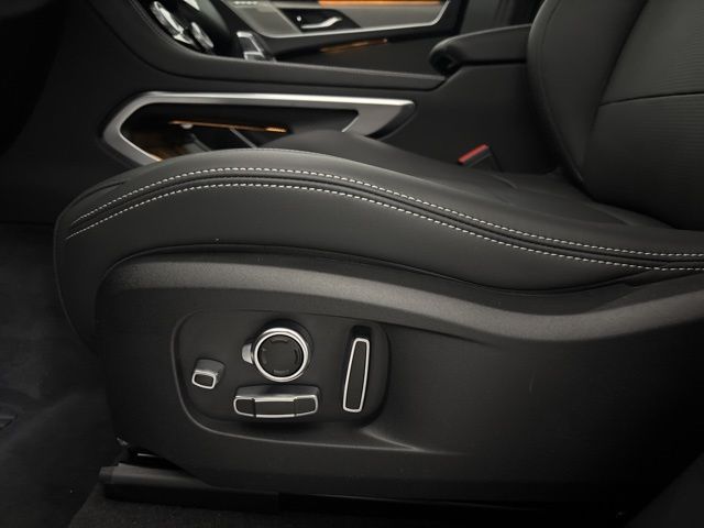 2025 Jaguar F-PACE P400 R-Dynamic S photo 13