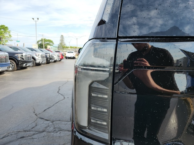 2025 Chevrolet Tahoe High Country photo 4