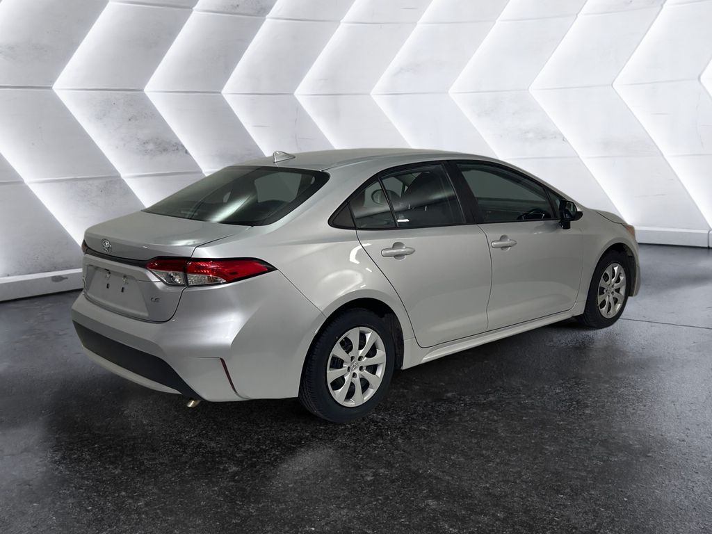2022 Toyota Corolla LE photo 4