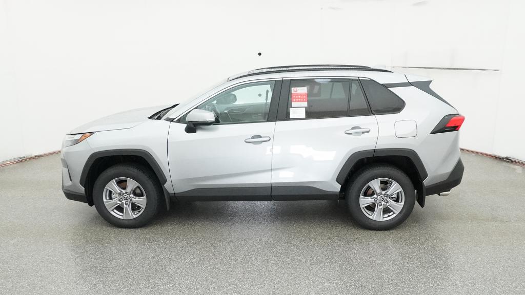 2025 Toyota RAV4 XLE photo 9