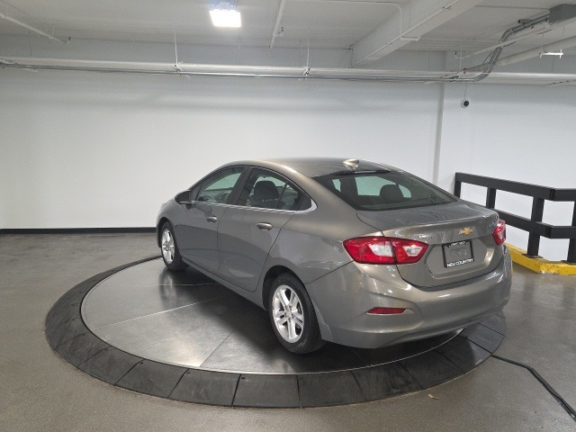 2018 Chevrolet Cruze LT photo 3