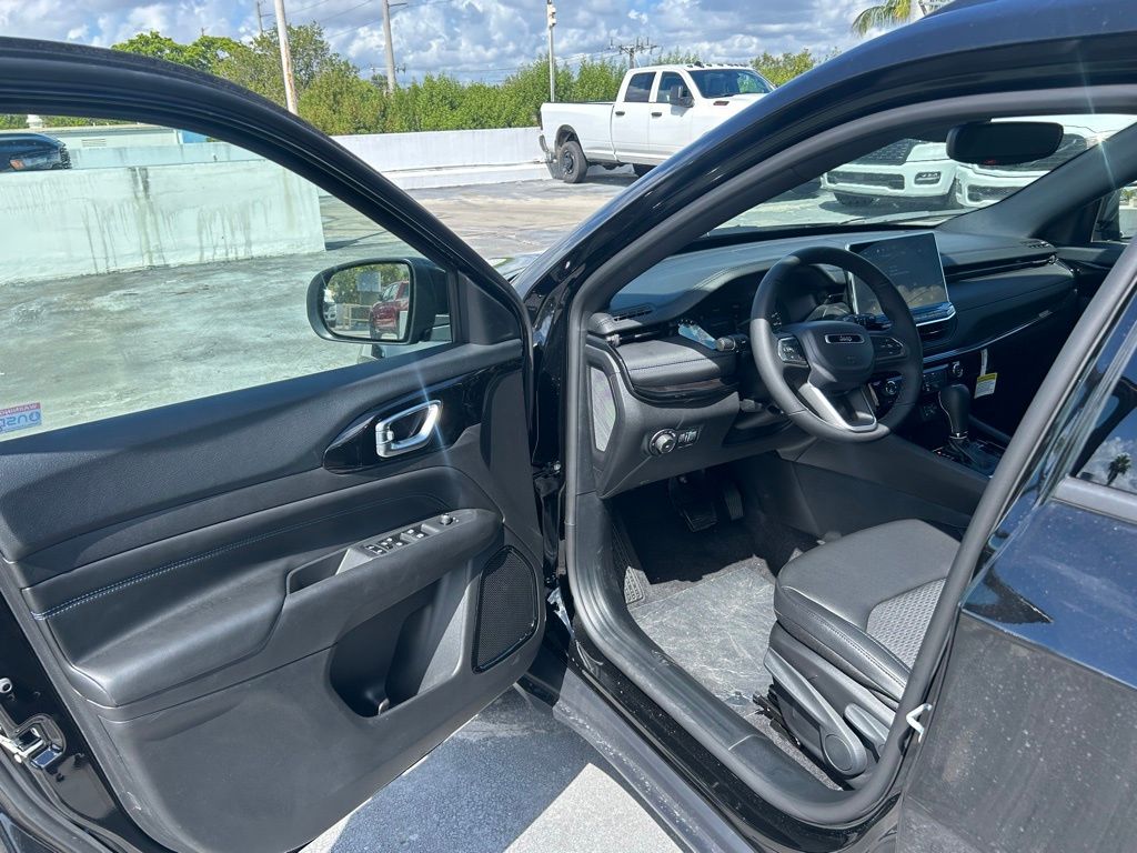 2026 Jeep Compass Latitude Altitude photo 24