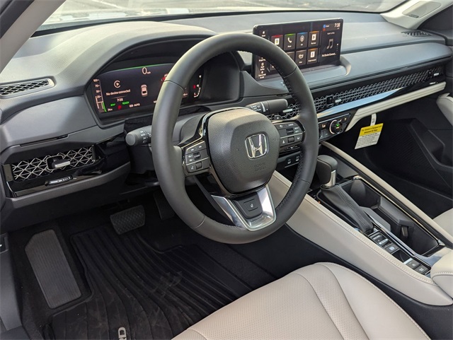 2025 Honda Accord Hybrid Touring photo 2