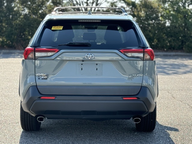 2020 Toyota RAV4 XLE Premium photo 4