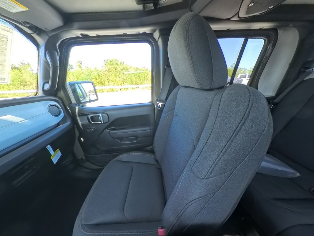 2025 Jeep Gladiator Sport S photo 23