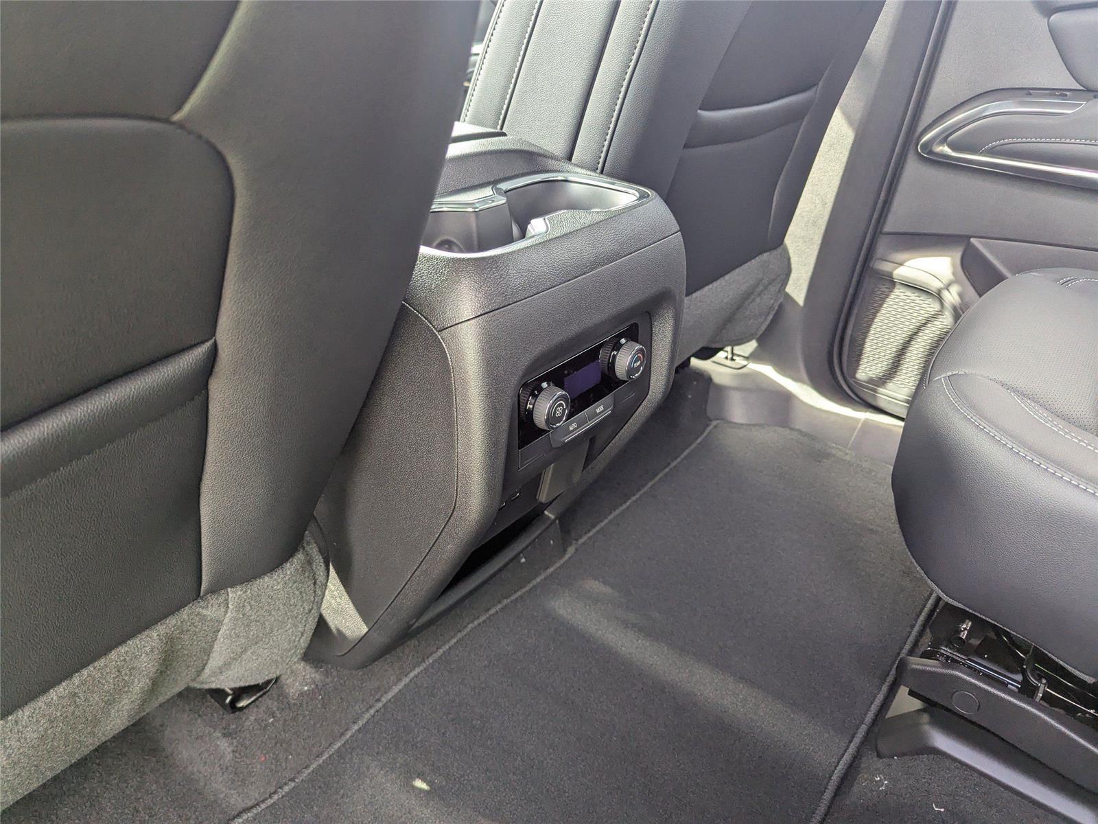 2025 Chevrolet Traverse photo 17
