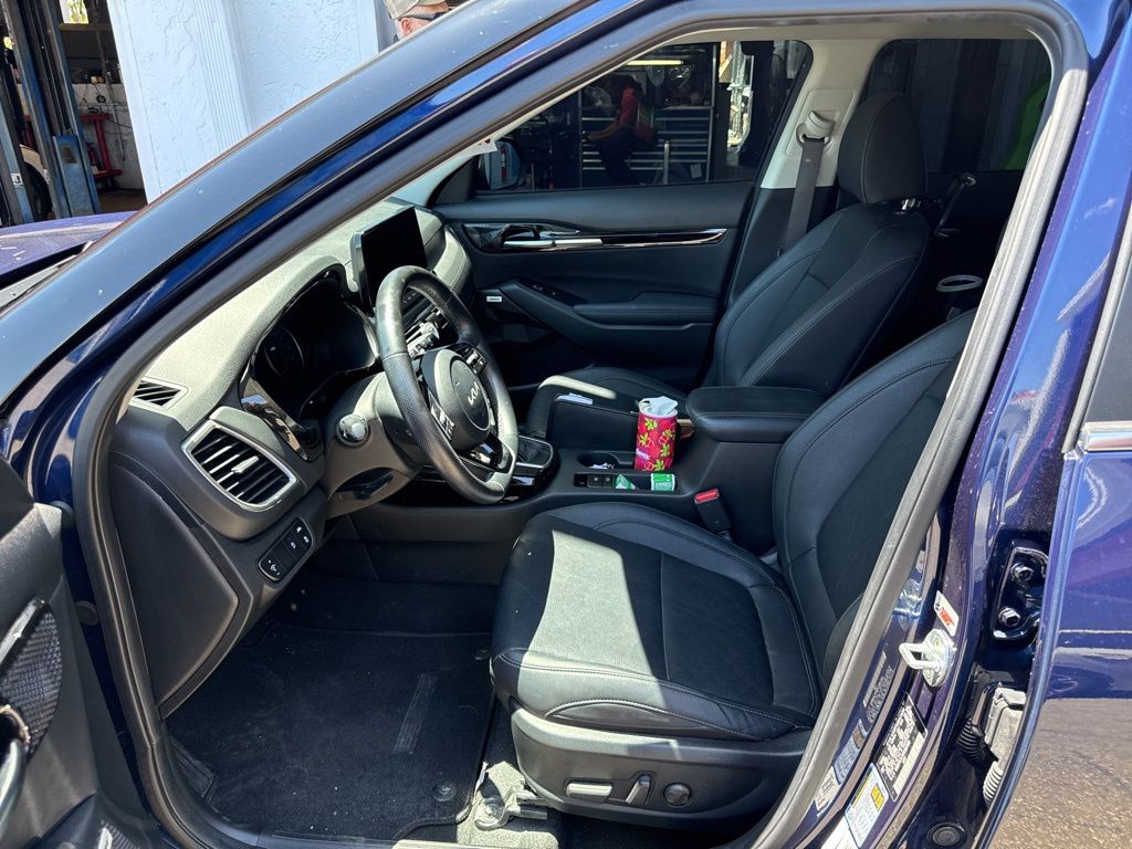 2023 Kia Seltos SX photo 4