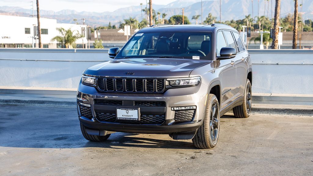 2025 Jeep Grand Cherokee Limited photo 4