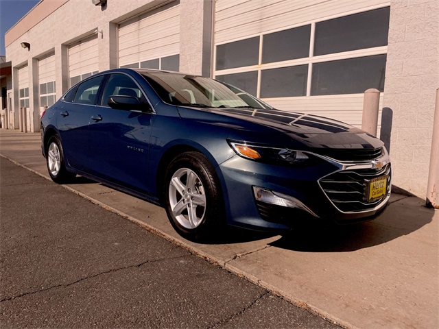 2024 Chevrolet Malibu photo 2