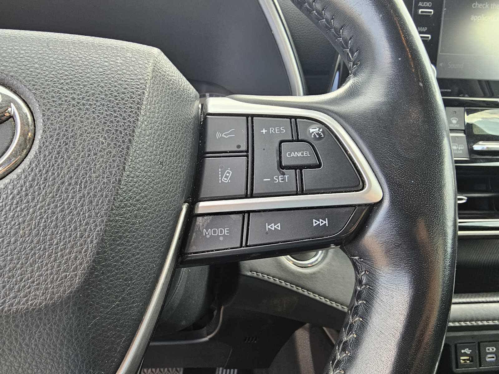 2022 Toyota Highlander XLE photo 26