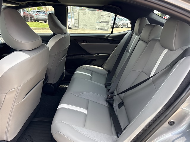 2025 Toyota Camry SE photo 10