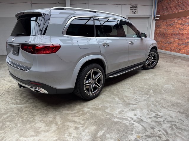 2025 Mercedes Benz GLS 450 4MATIC photo 4