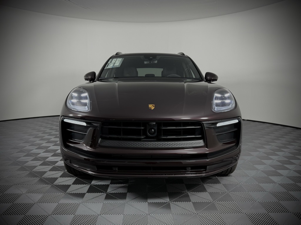 2025 Porsche Macan T photo 8
