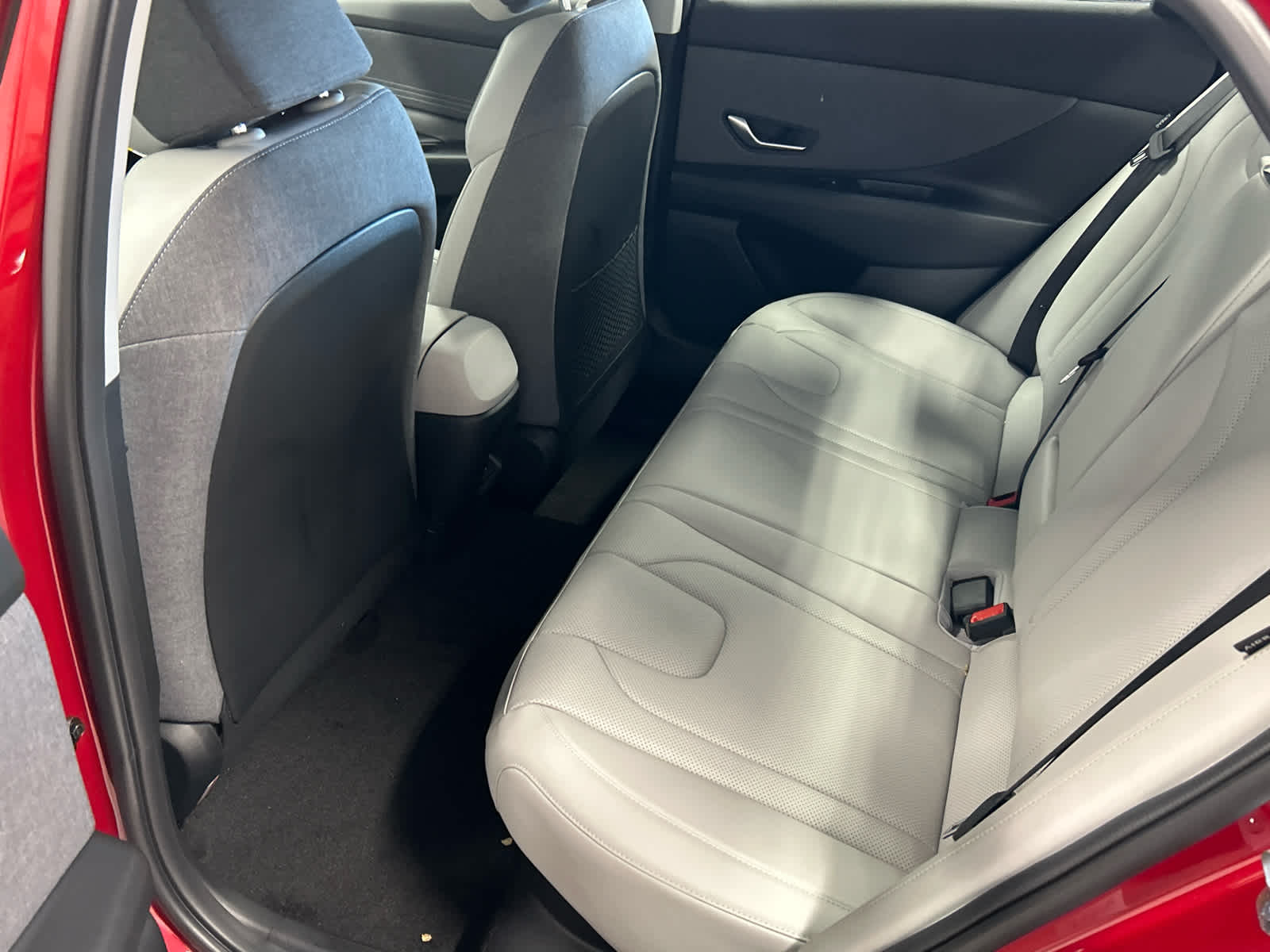 2025 Hyundai Elantra Hybrid Limited photo 31
