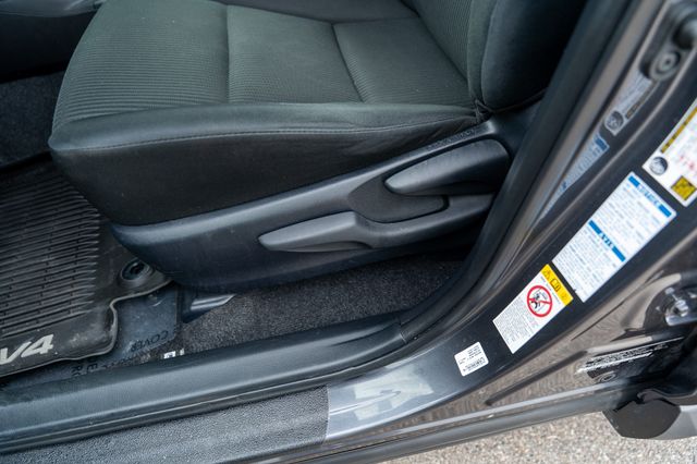 2017 Toyota RAV4 LE photo 20
