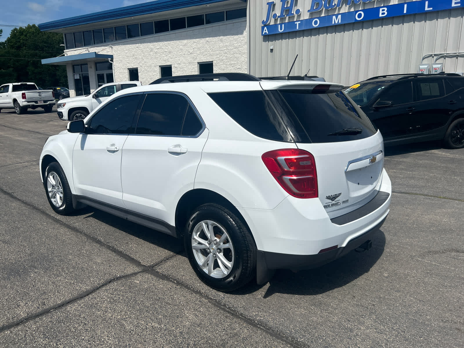 2017 Chevrolet Equinox LT photo 3