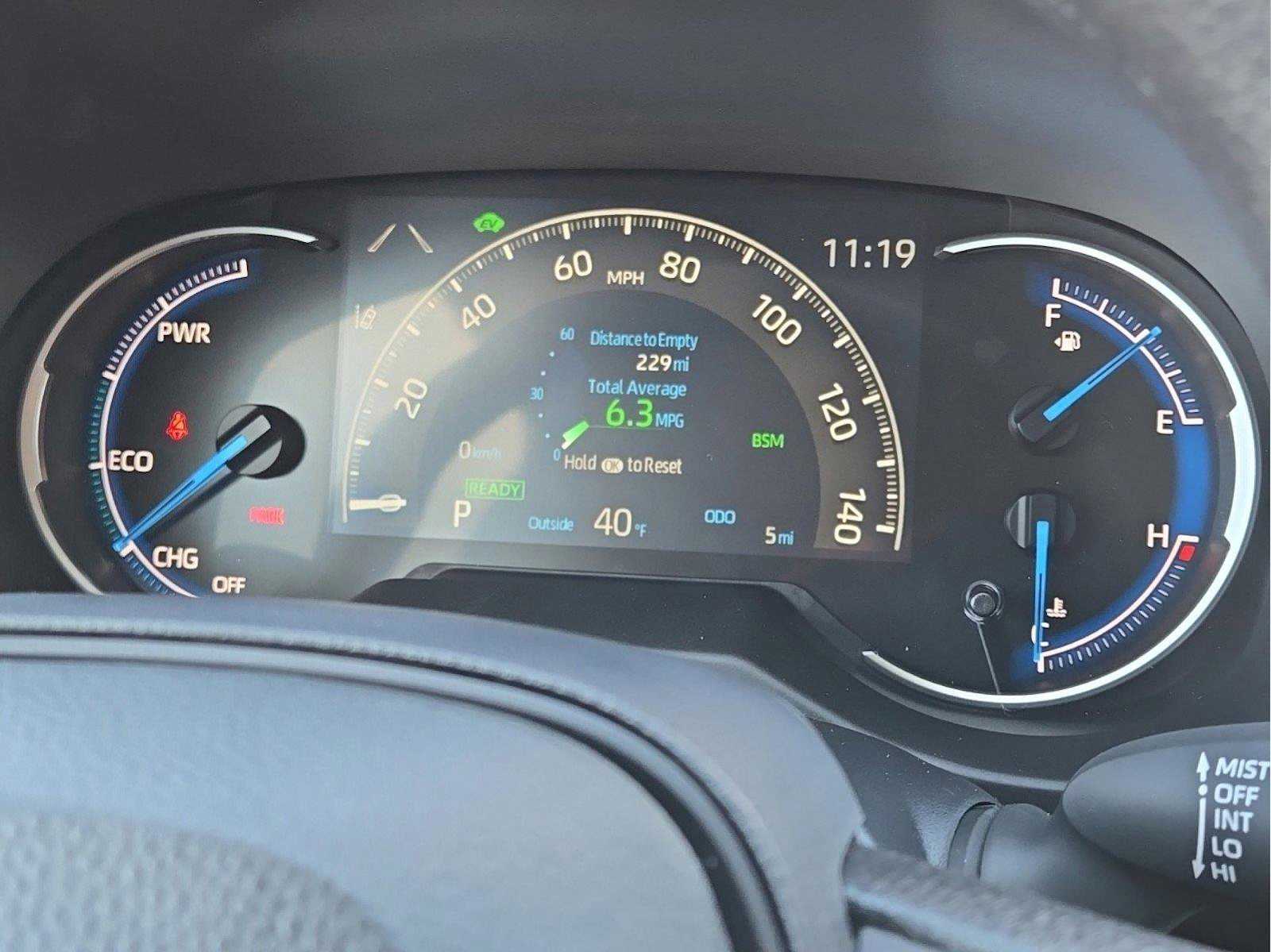 2025 Toyota RAV4 Hybrid XLE photo 21