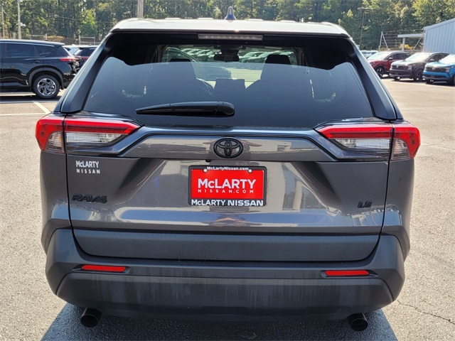 2022 Toyota RAV4 LE photo 3