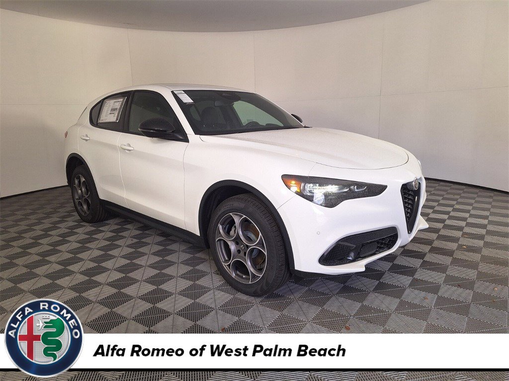 2025 Alfa Romeo Stelvio Base