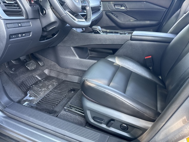 2023 Nissan Rogue SV photo 21