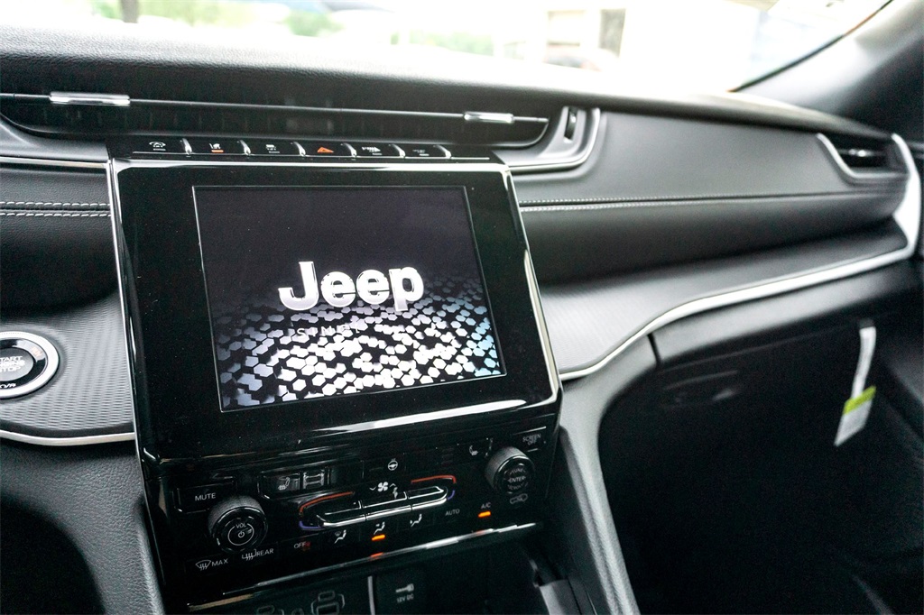 2025 Jeep Grand Cherokee Laredo X photo 16