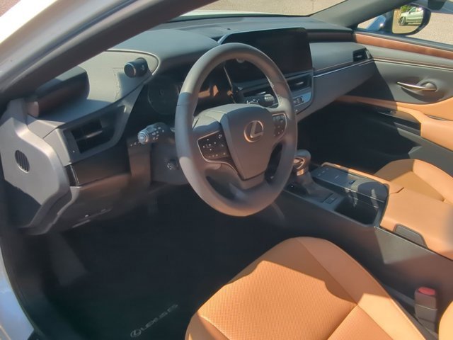 2022 Lexus ES 350 photo 2