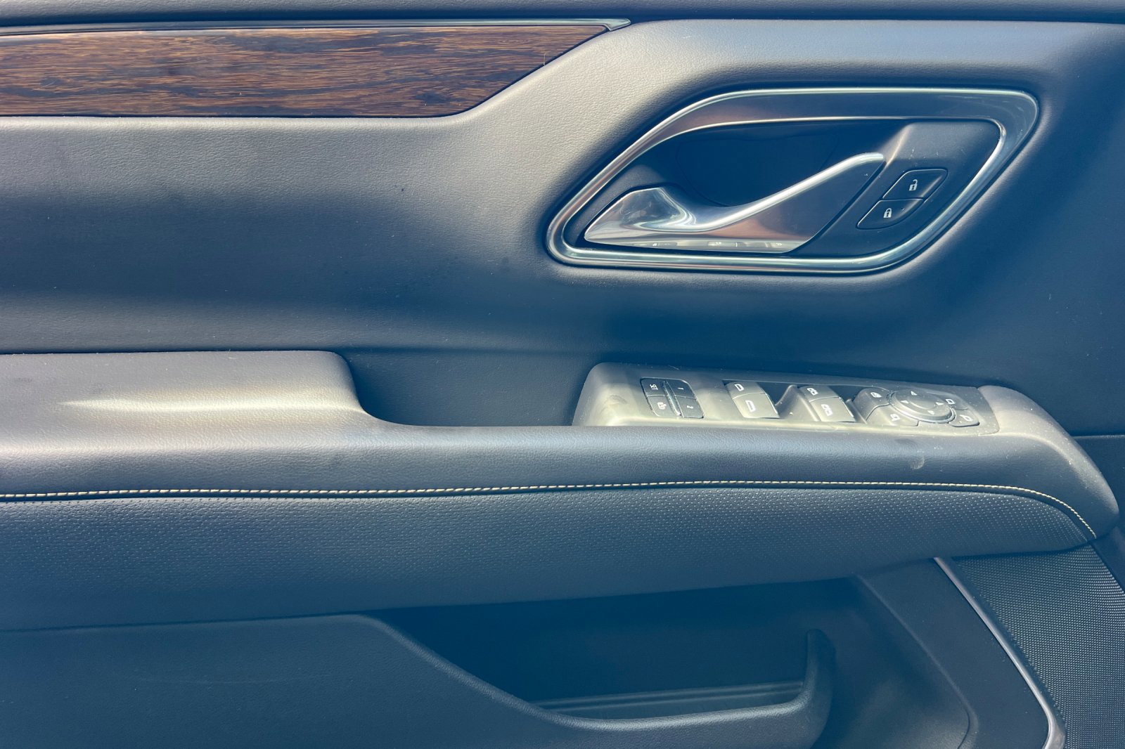 2021 Chevrolet Suburban Premier photo 10
