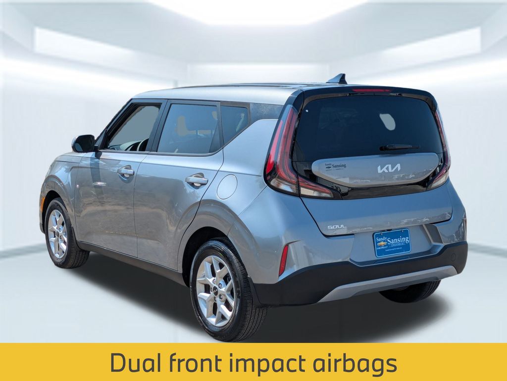 2024 Kia Soul LX photo 3