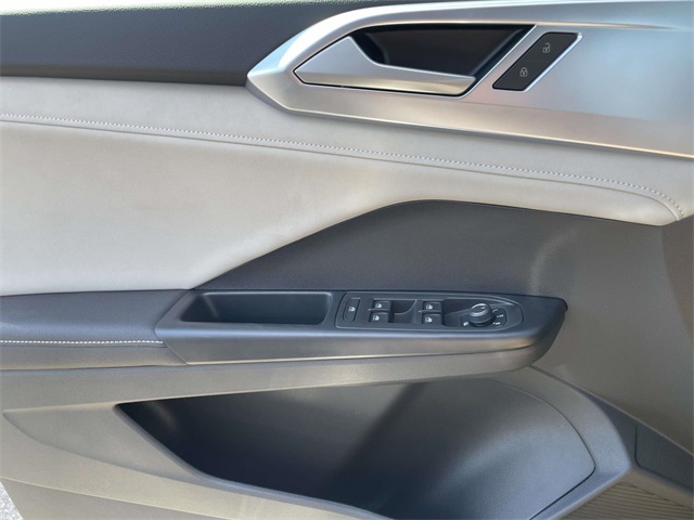 2025 Volkswagen Taos SE photo 20