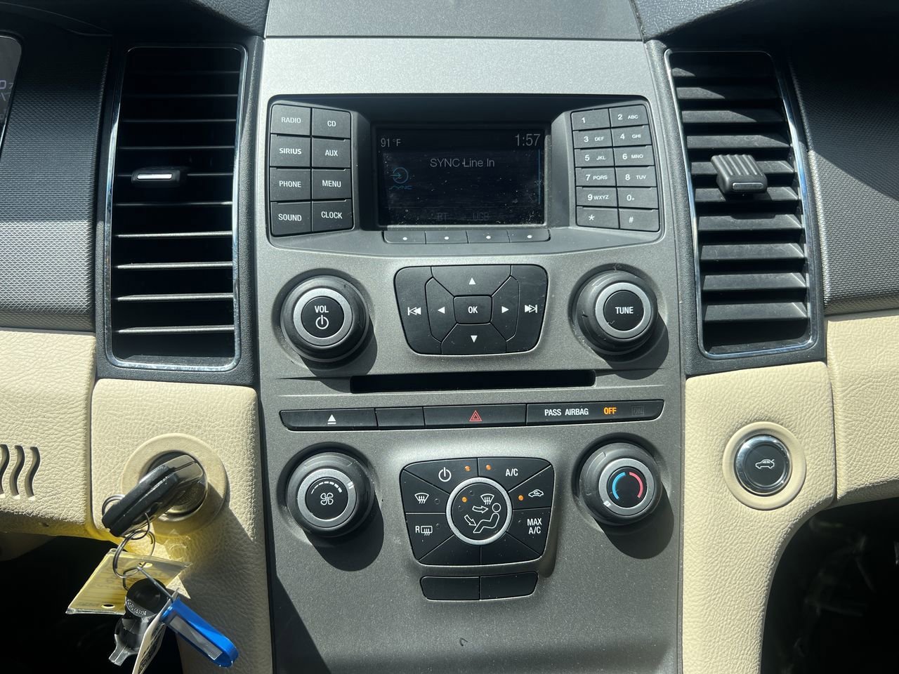 2018 Ford Taurus SE photo 19