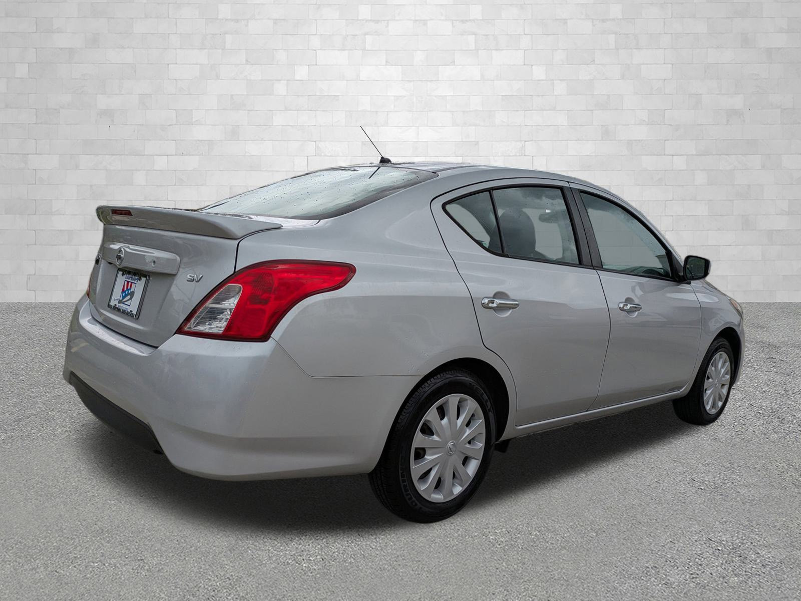 2019 Nissan Versa S photo 2